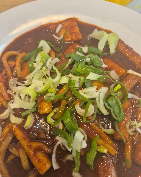 매콤해 보이는 떡볶이