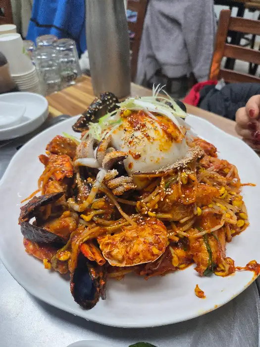 푸짐하게 차려진 섞어찜