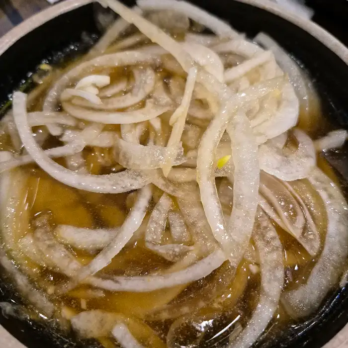 풍성한 채소가 담긴 탕