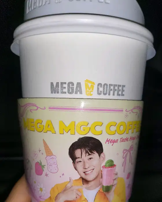 메가커피 컵 디자인