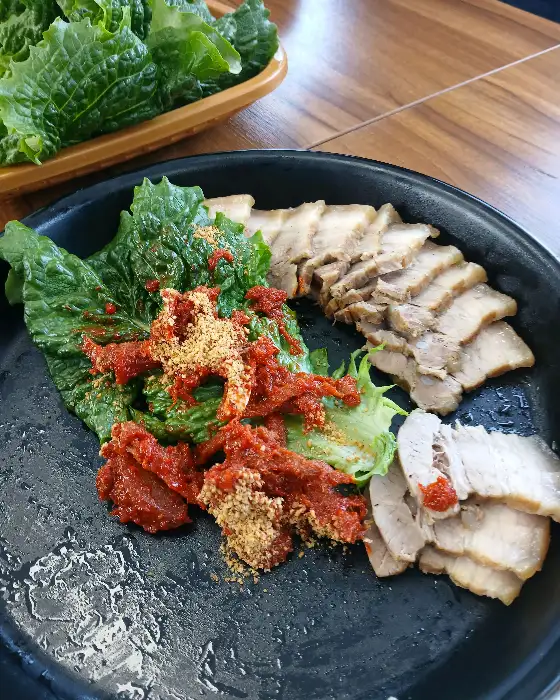 길가네막국수 수육