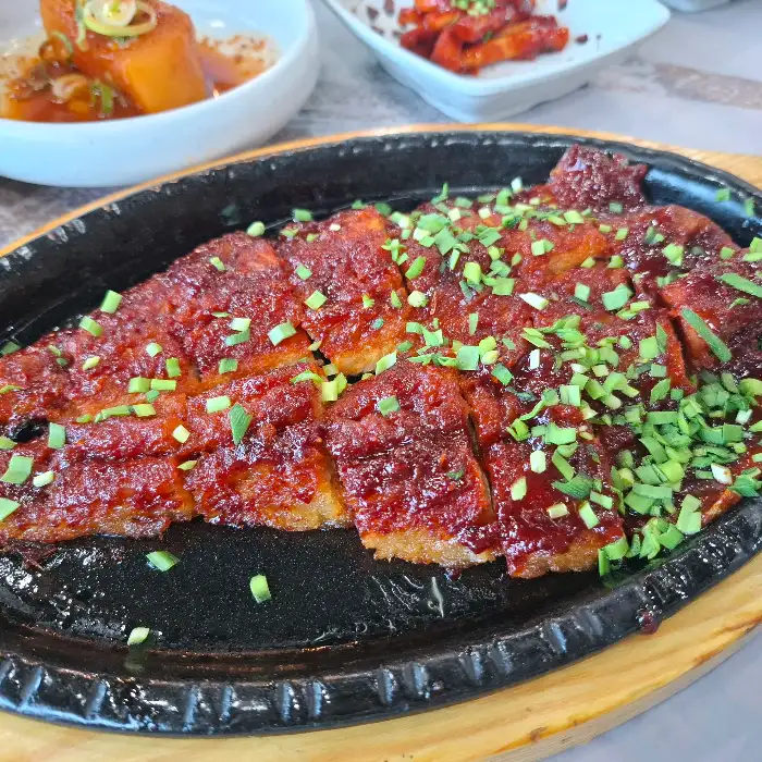 노릇하게 잘 구워진 생선구이
