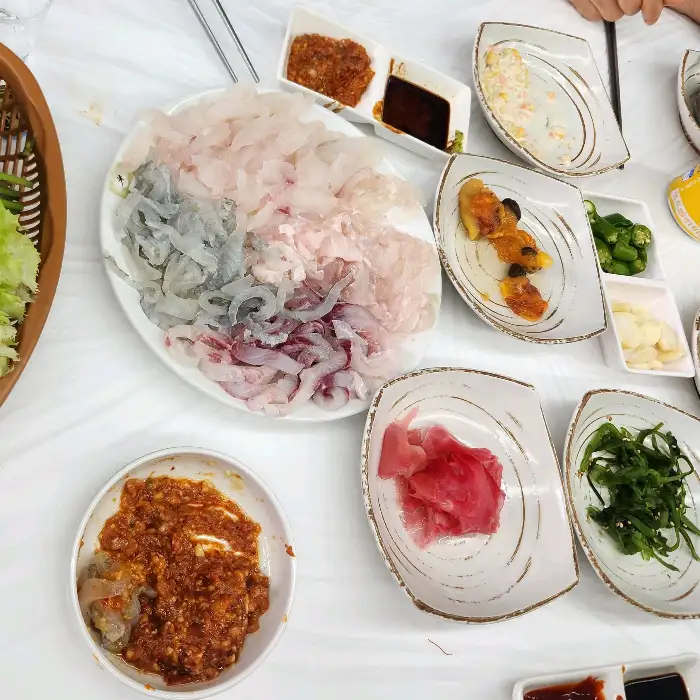 푸짐하고 신선한 물회의 모습