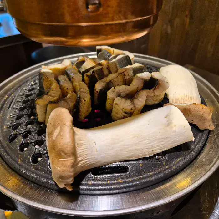 장어구이와 버섯