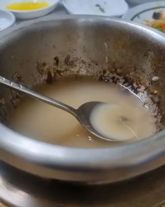 솥밥과 함께 나온 국물