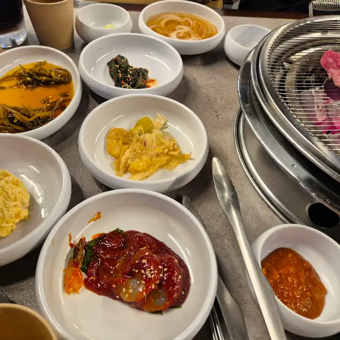 다양한 밑반찬들
