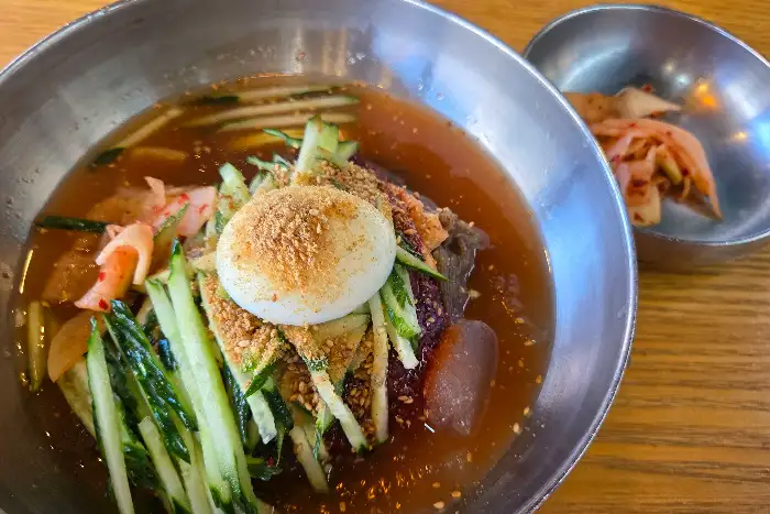 물냉면