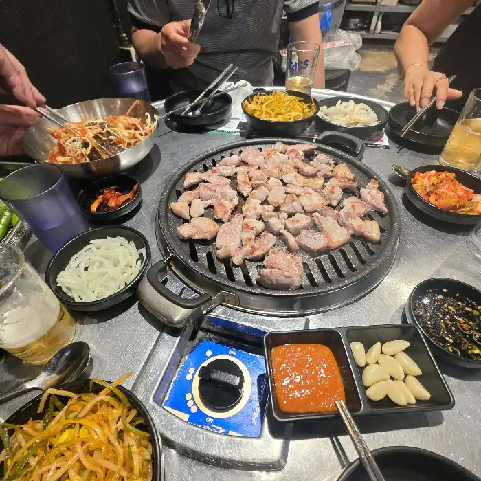 치즈가 듬뿍 올라간 볶음밥