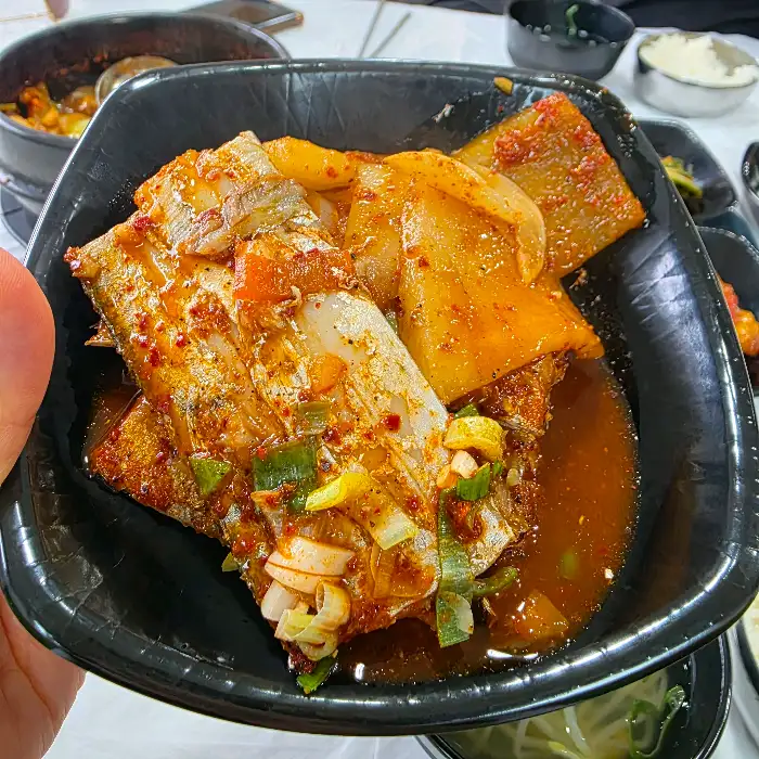 먹음직스러운 갈치조림의 모습