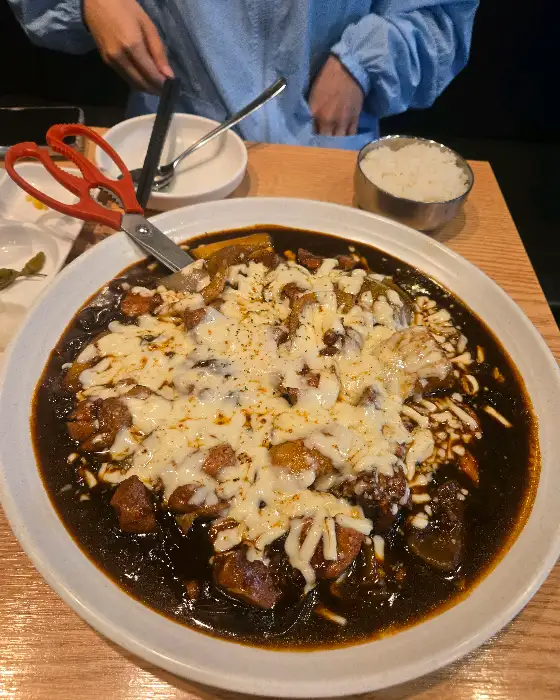 치즈가 듬뿍 올라간 찜닭
