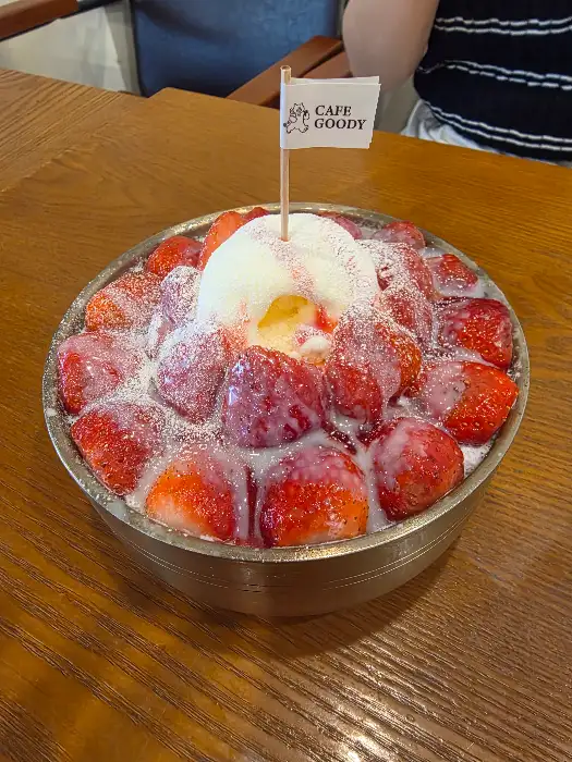 생딸기 빙수