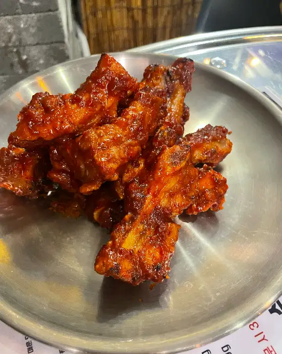 먹음직스러운 간장 맛 쪽갈비