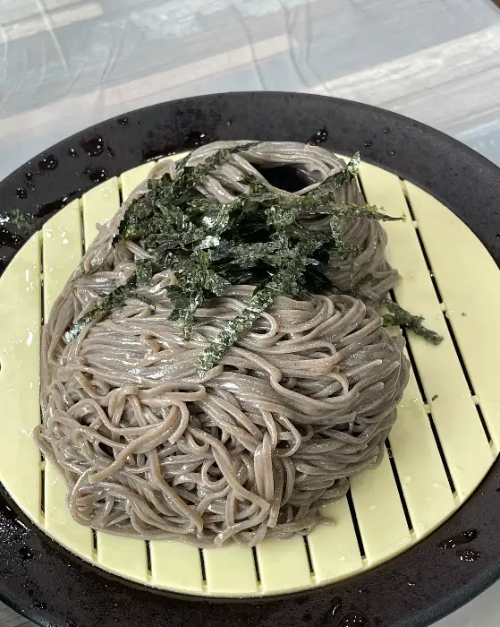 김가루가 올려진 판모밀