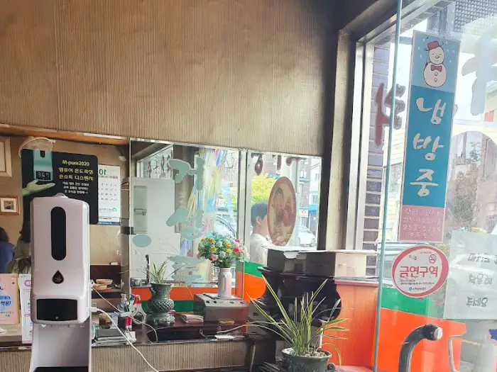 가게 내부 풍경 사진