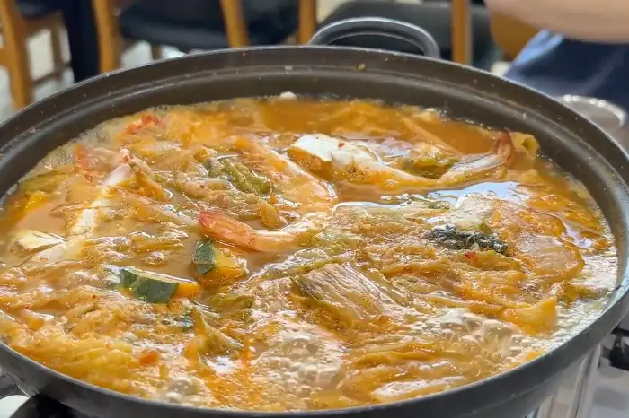 김이 모락모락 나는 게국지