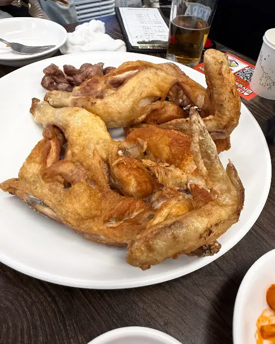 정성스럽게 손질된 가마솥 통닭