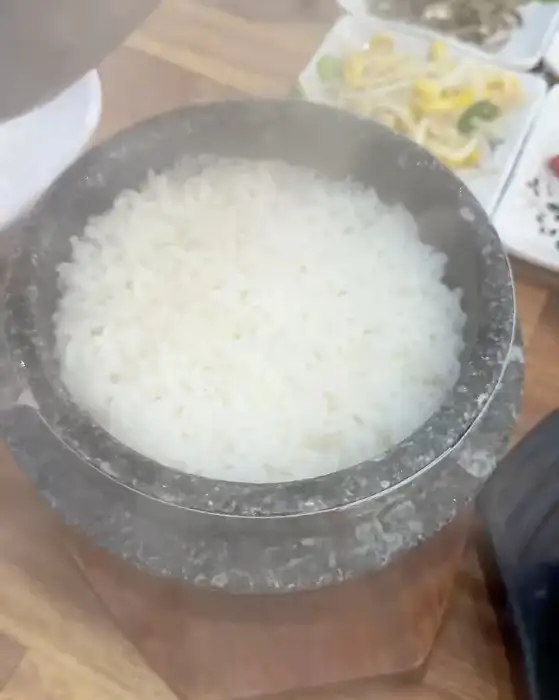 따끈한 돌솥밥