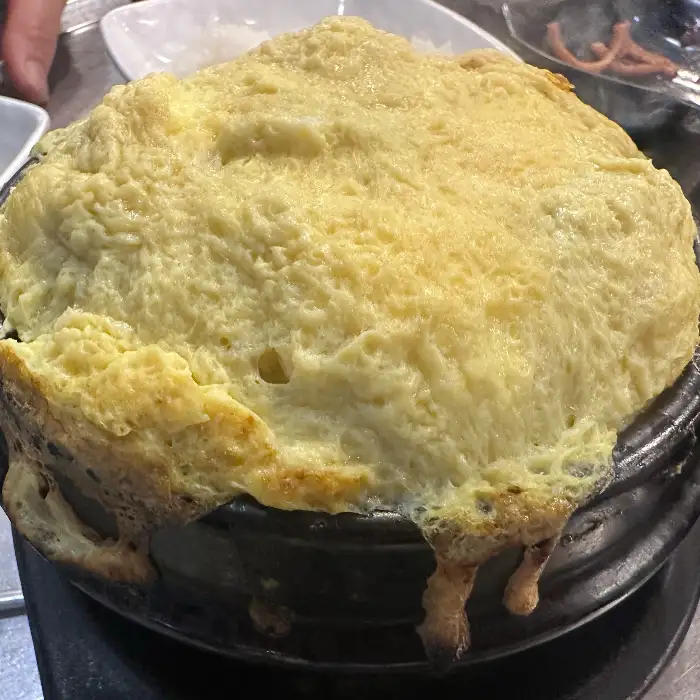 푸짐하게 부풀어 오른 계란찜
