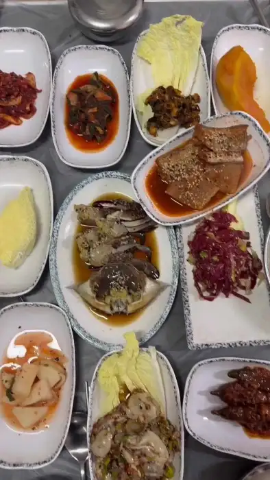 간장게장과 다양한 젓갈류