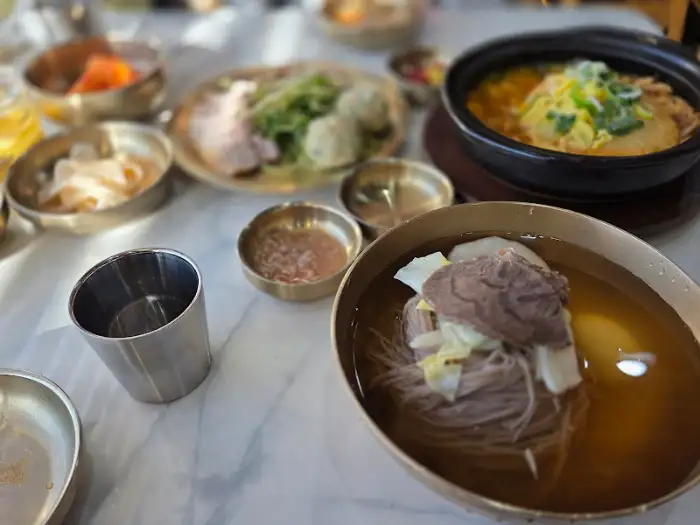 냉면과 수육 모습