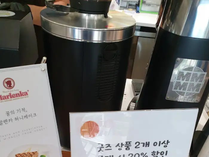 커피 머신과 설명서