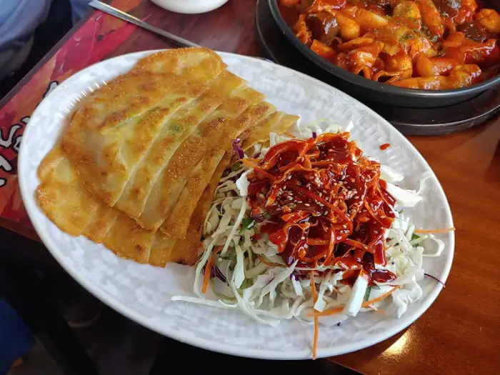 납작만두와 비빔만두
