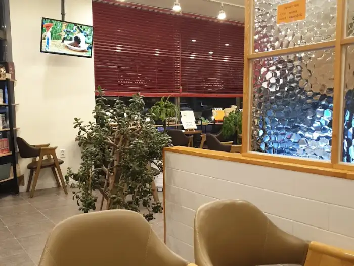 카페 내부 전경