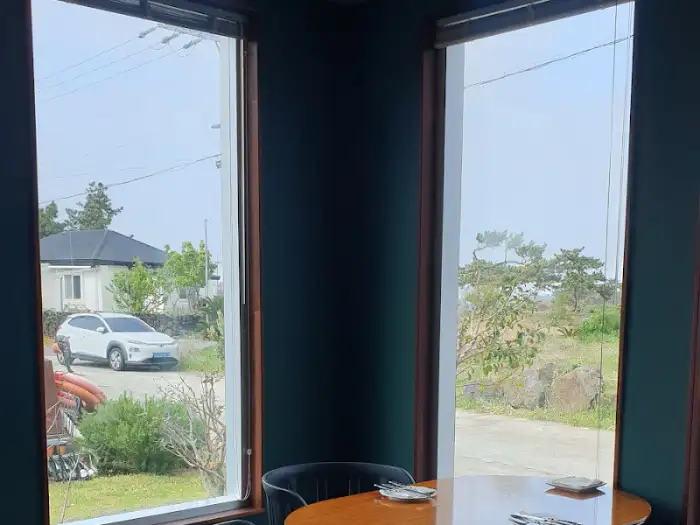 제주 협재 맛집 두부제주협재의 창밖 풍경
