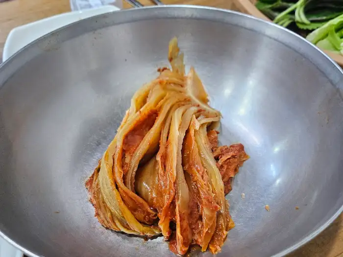 큰 대접에 담긴 김치