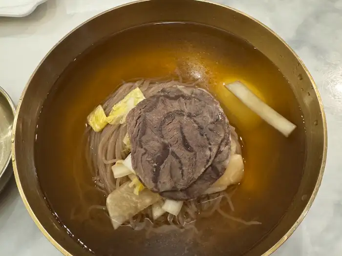 정갈한 비주얼의 냉면