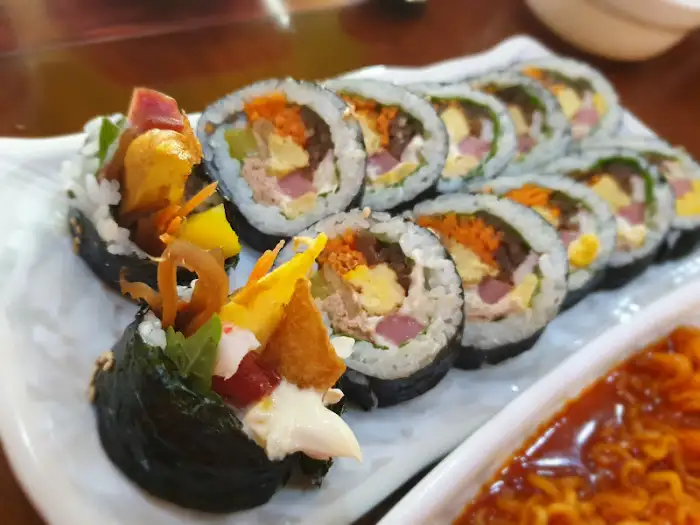 먹음직스러운 김밥