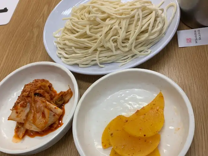 콩국수와 곁들임 반찬