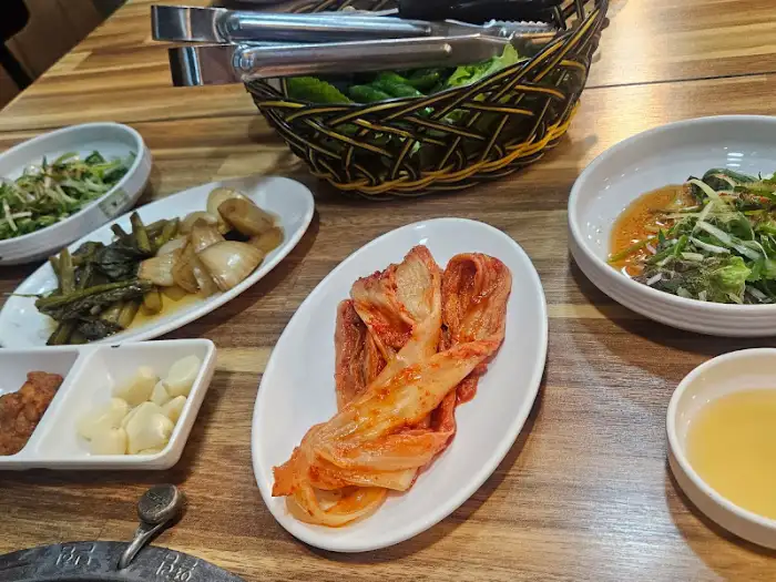 김치와 곁들임 채소, 그리고 쌈장
