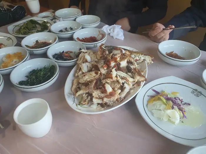 푸짐하게 차려진 민어 한정식 한상차림