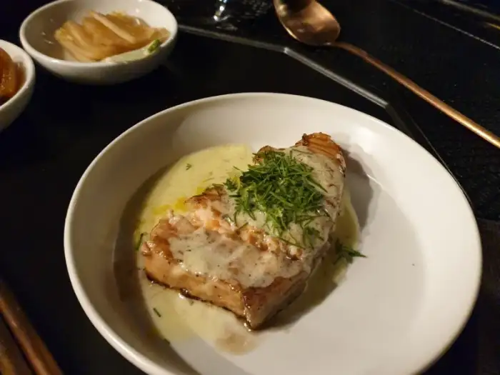 완벽하게 구워진 숙성 한우 스테이크