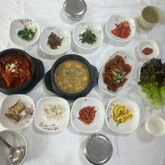 다양하고 정갈한 밑반찬