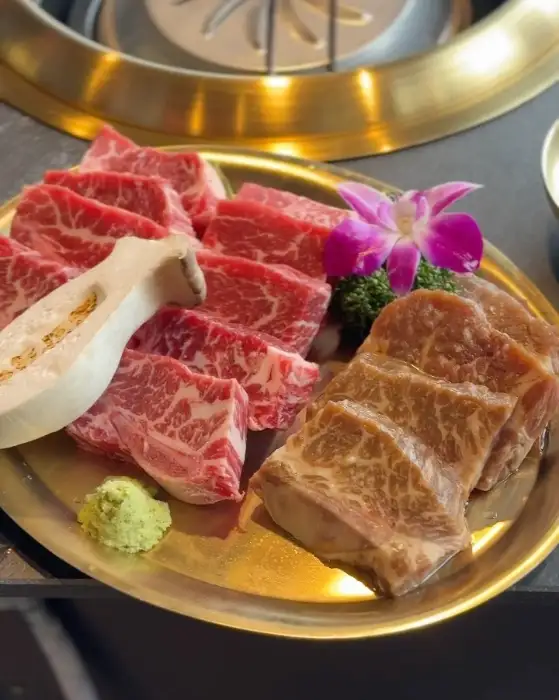 신선한 육류와 버섯
