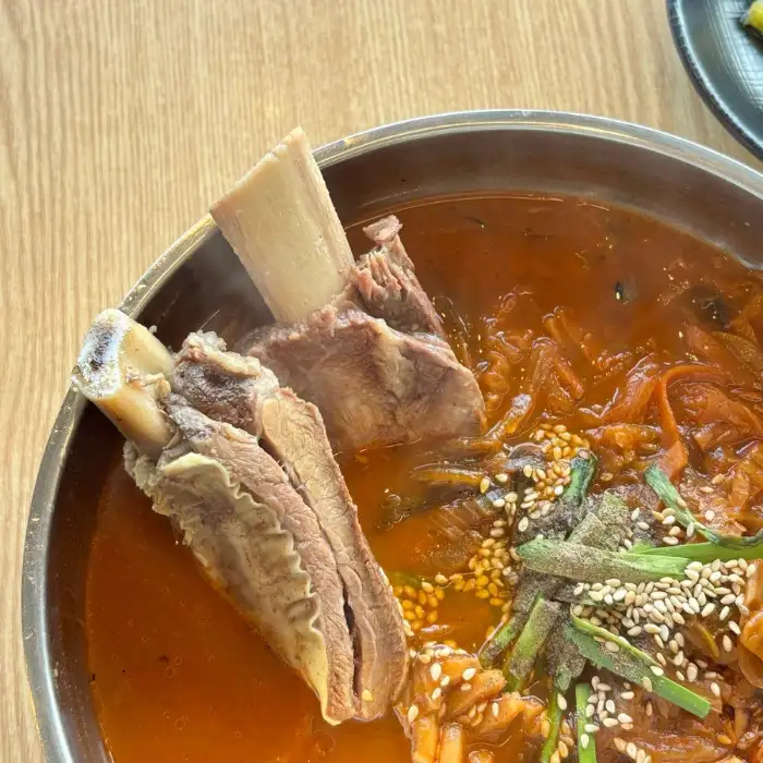 강릉 주문진 성우회관 갈비 짬뽕순두부의 갈비 근접샷