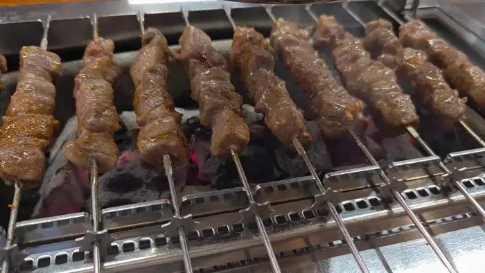 양꼬치 굽는 모습