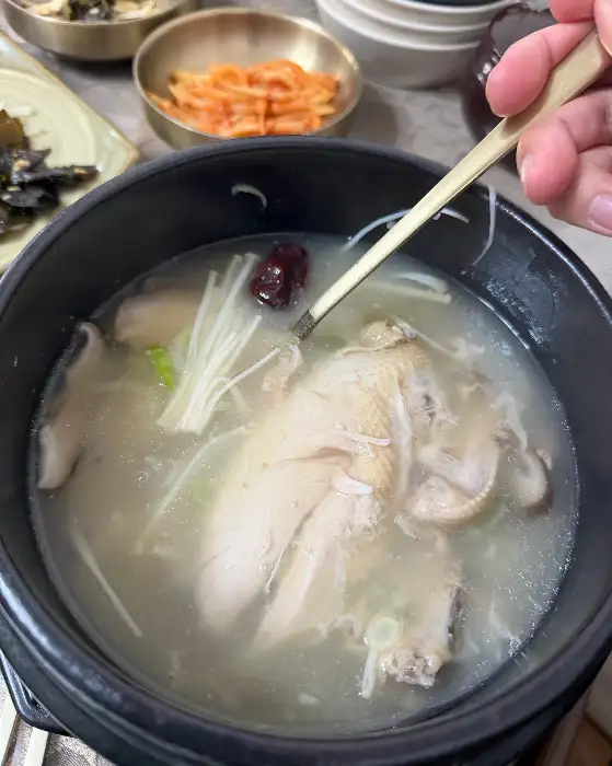 다양한 종류의 약식동원 밑반찬