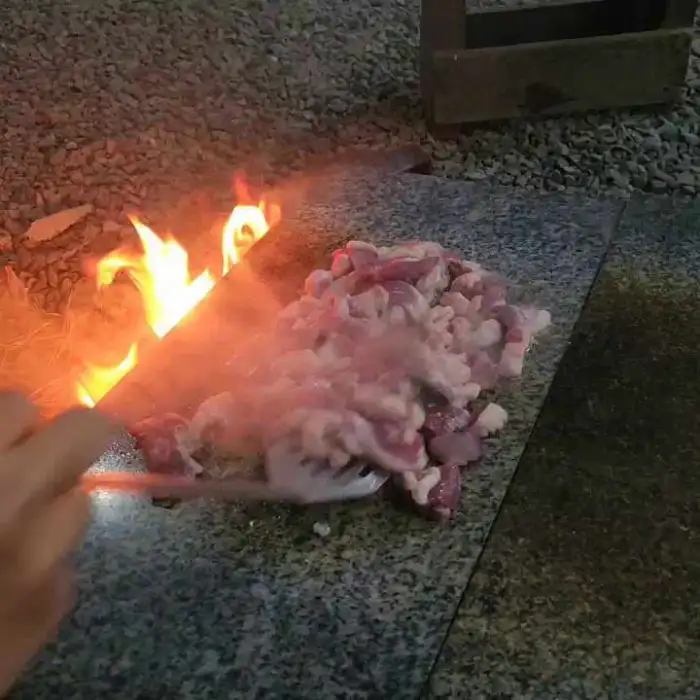 오리고기 굽는 모습