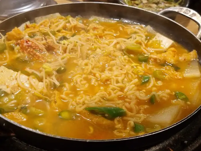 깊고 구수한 된장찌개