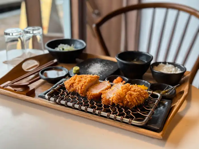 돈카츠 세트 구성 상세 모습