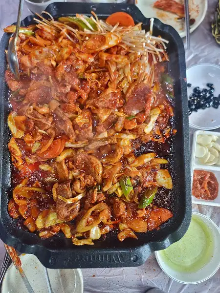 오리 주물럭 조리 중