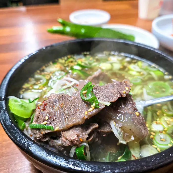 곰탕 속 푸짐한 소고기 덩어리