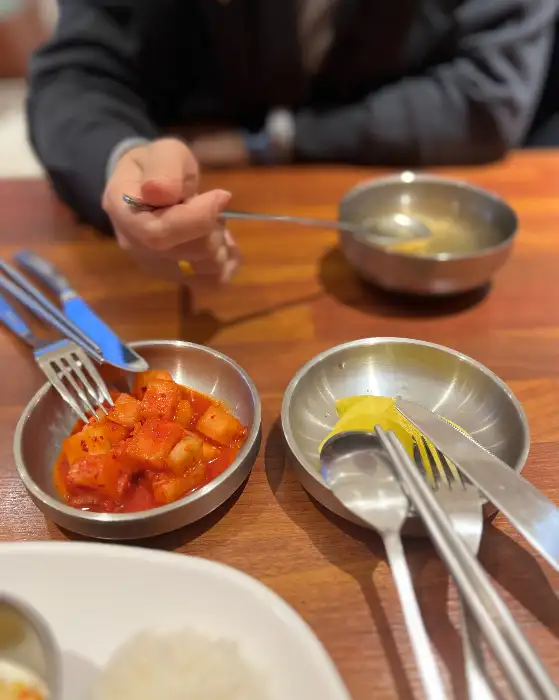 셀프바 깍두기와 국물
