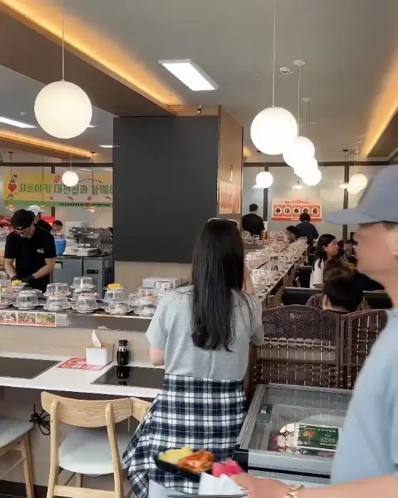 매장 내부 전경