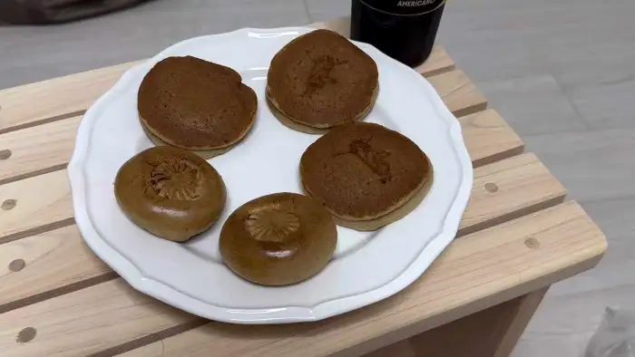 접시에 담긴 여러 개의 경주빵