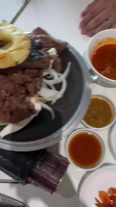 육전과 곁들여 먹는 모습
