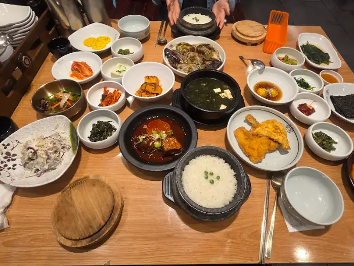 푸짐한 한상차림과 솥밥